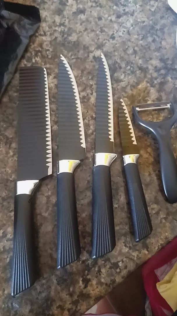 Cliente satisfeito com kit de facas