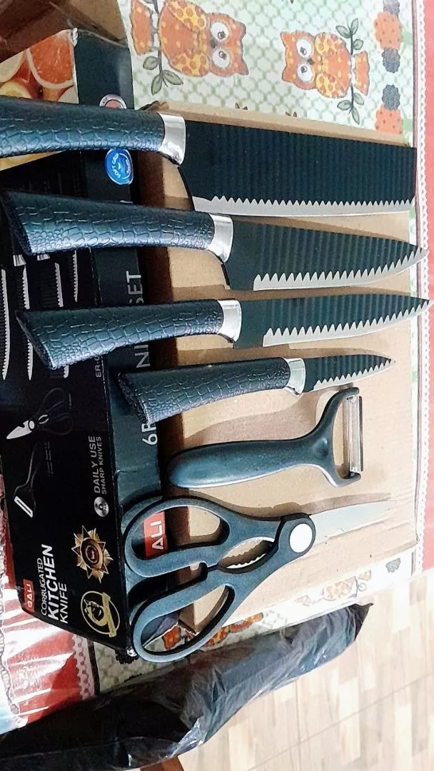 Cliente satisfeito com kit de facas